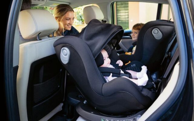 Điều chỉnh ghế ngồi ô tô phù hợp với độ tuổi của bé