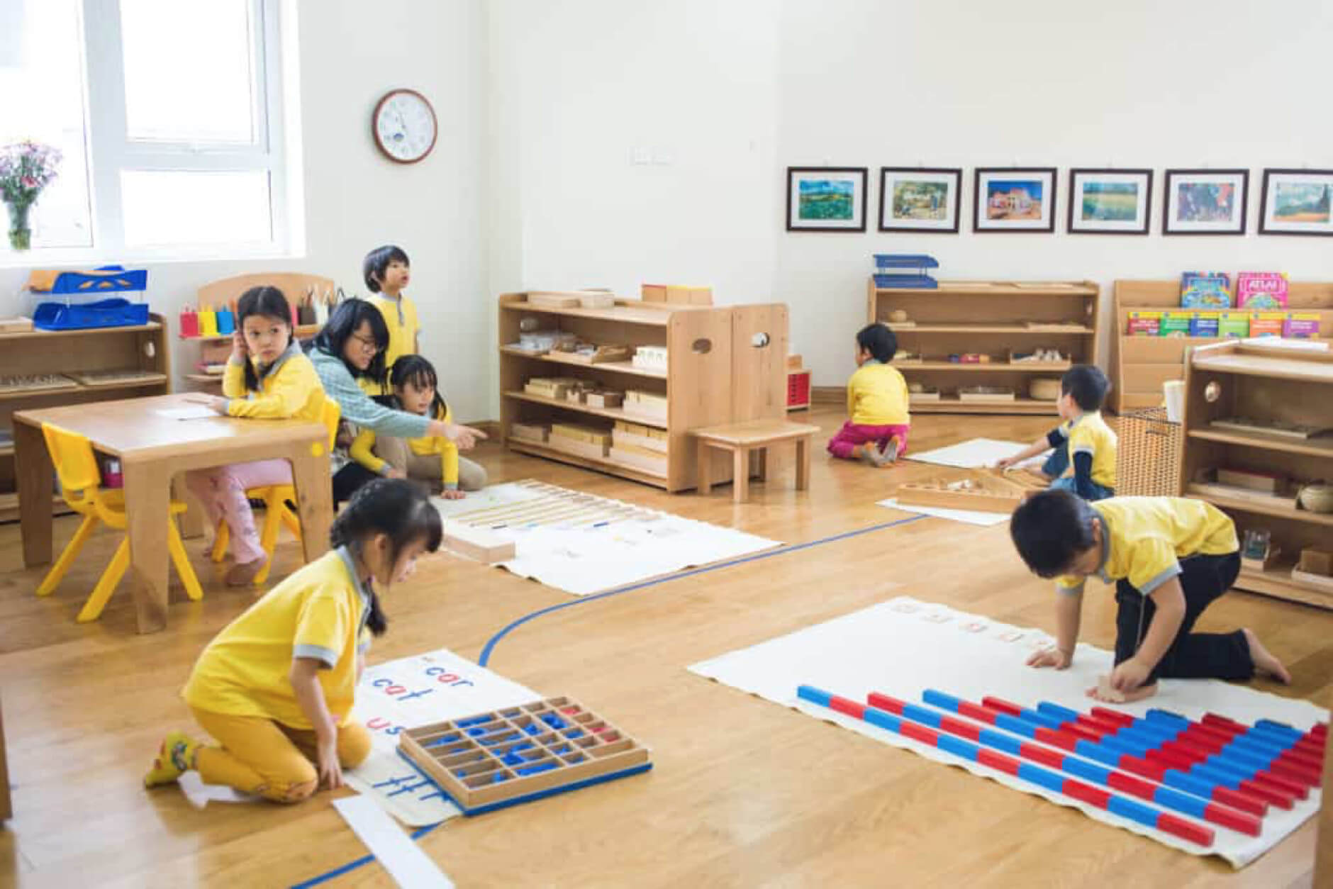 Nội dung phương pháp giáo dục montessori giúp trẻ vừa học vừa chơi