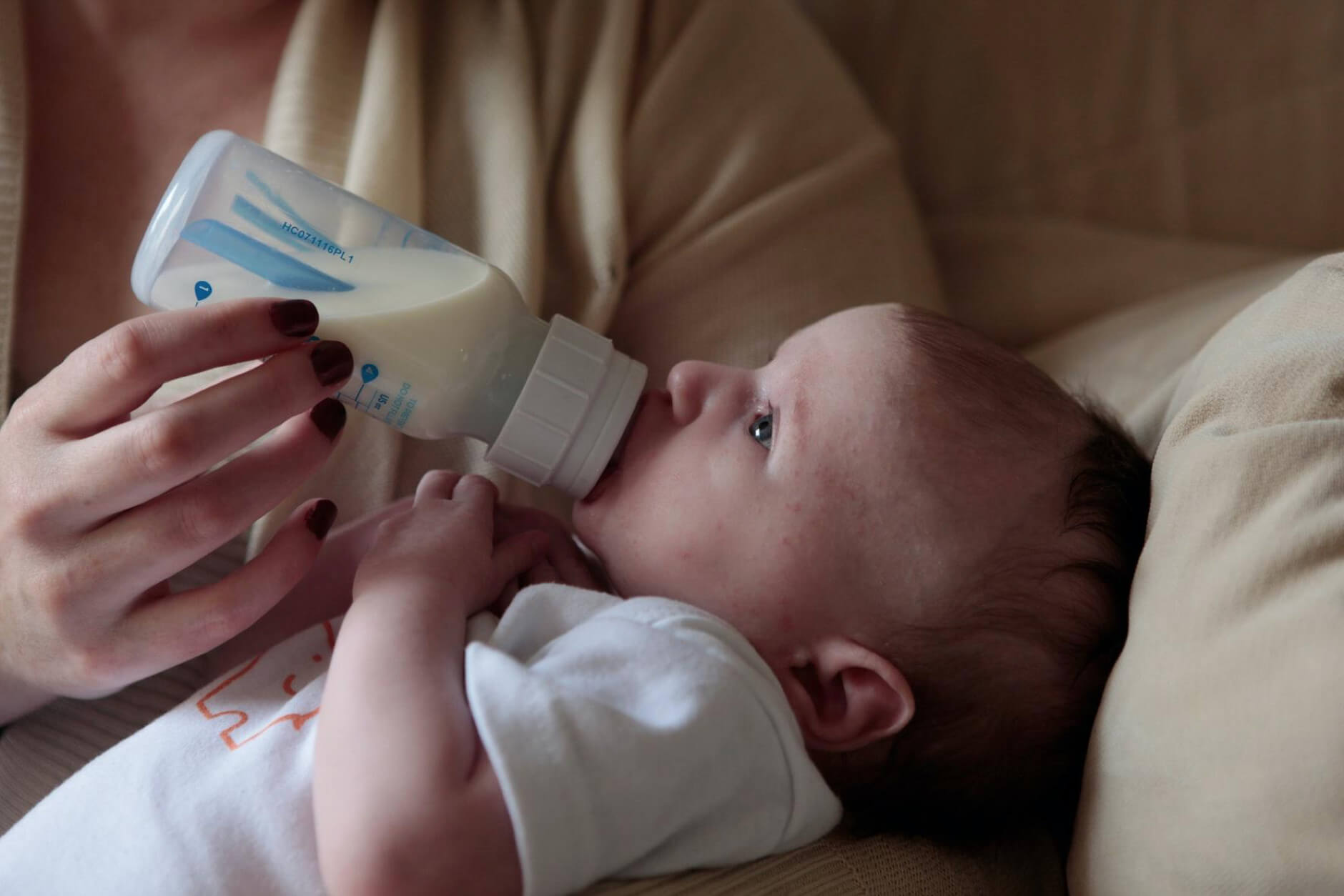 Lượng nước trong sữa đủ để cung cấp cho trẻ dưới 6 tháng tuổi