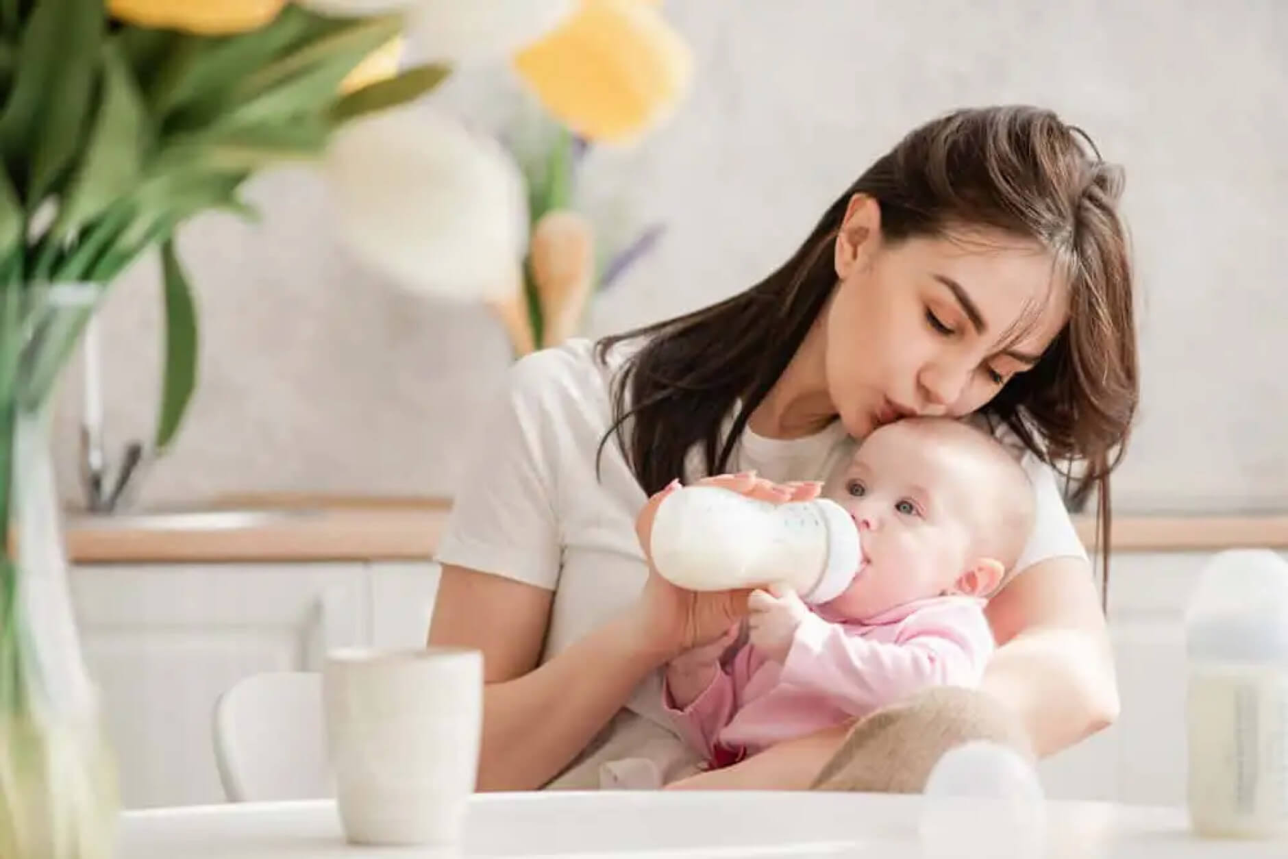 Nhiều mẹ bầu thắc mắc cai sữa sớm có ảnh hưởng gì không