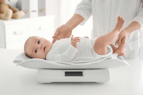 Những lưu ý khi đo cân nặng của trẻ sơ sinh