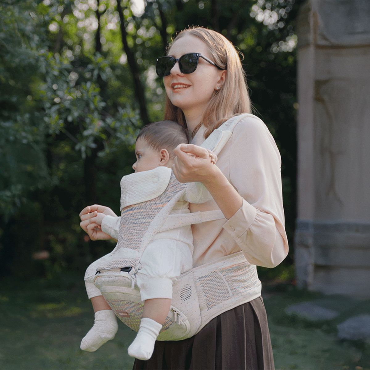 Có nên mua địu cho bé không