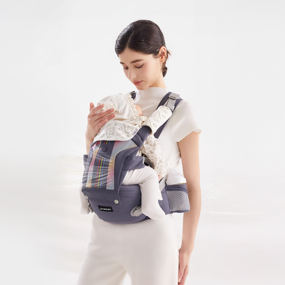 Nên mua địu ngồi hay địu trợ lực