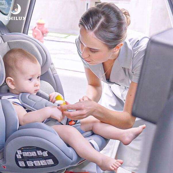 Hệ thống ISOFIX trên ghế an toàn cho bé ngồi ô tô Chilux Roy 360 giúp ba mẹ lắp đặt chính xác dễ dàng