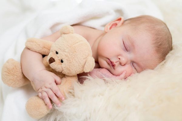 Giờ ngủ của trẻ 1 tuổi thường ở khoảng 14 giờ mỗi ngày