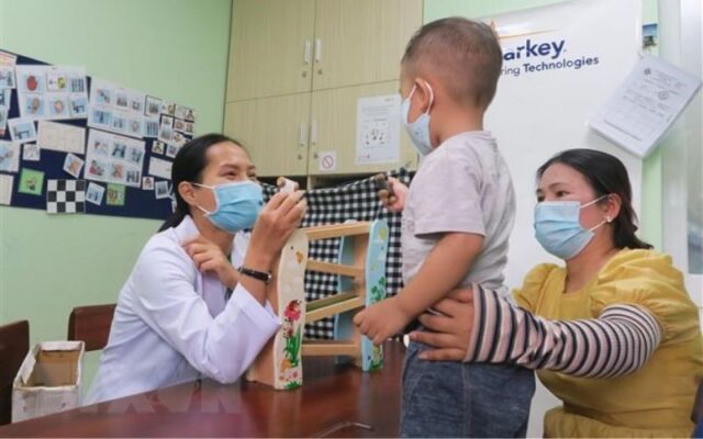 Cha mẹ lớn tuổi có thể là nguyên nhân trẻ có nguy cơ tự kỷ 