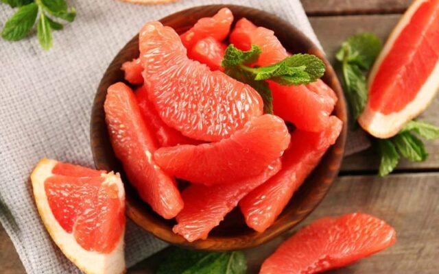 Hạn chế ăn bưởi ở phụ nữ sau sinh