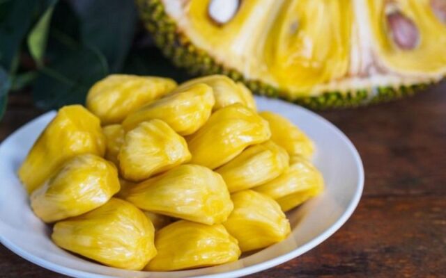 Hạn chế ăn quả mít sau sinh