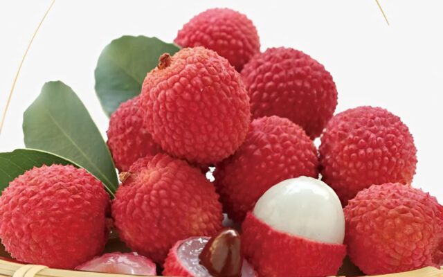 Mẹ không nên ăn vải sau sinh