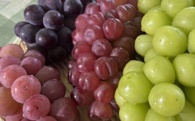 Phụ nữ sau sinh nên hạn chế ăn nho