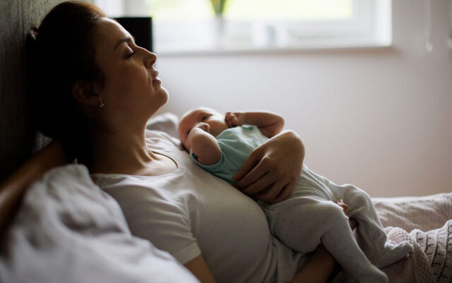 Không kiêng cữ sau sinh ảnh hưởng đến sức khoẻ của mẹ và bé