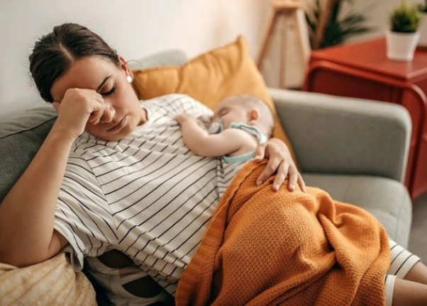 Mẹ cảm thấy mệt mỏi và dễ khó chịu hơn