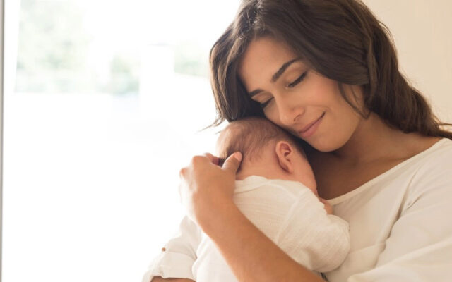 Mẹ giữ tinh thần thoải mái, ngủ đủ giấc