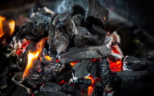 Nằm than sau sinh tiềm ẩn nhiều nguy hiểm