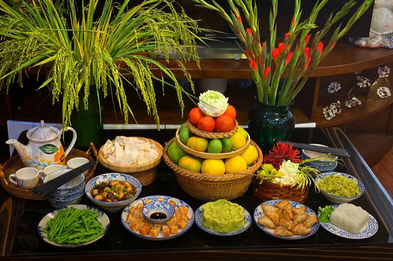 Mâm cúng cơm gia tiên trong ngày thôi nôi