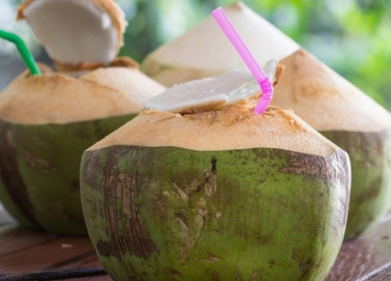 Nước dừa cung cấp lượng kali dồi dào giúp tăng cường tiết sữa