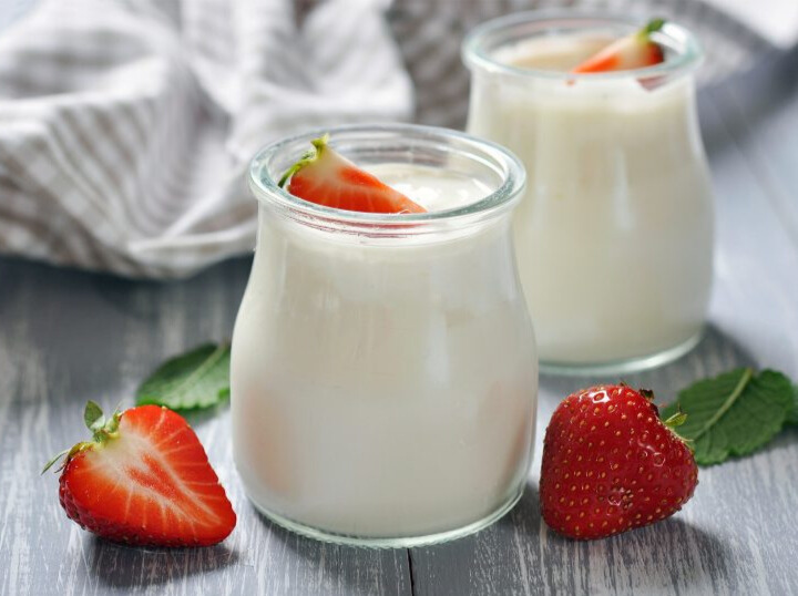 Bé mấy tháng tuổi thì ăn được sữa chua?