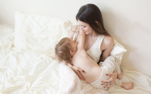 Liệu trẻ 4 tuổi uống sữa mẹ có tốt không?