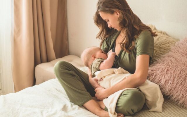 Cách cho trẻ sơ sinh bú đúng cữ hiệu quả