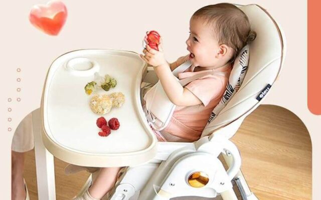 Chọn ghế ăn dặm cho bé dễ vệ sinh
